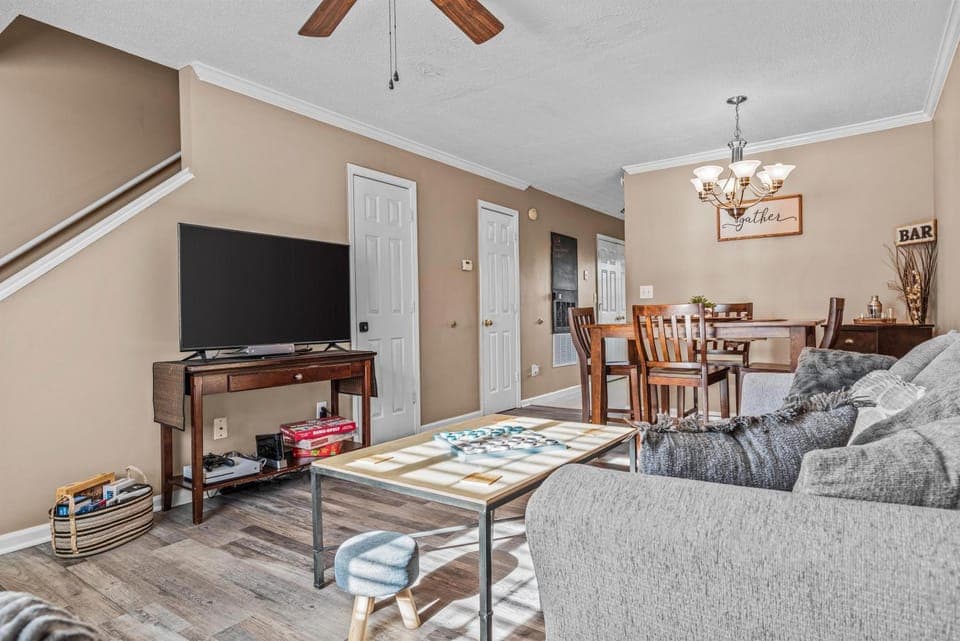 Woodstone Retreat Condo right next to UGA golf course 2475 House in Athens