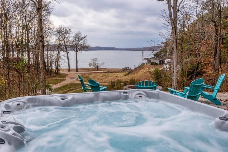 Eagle Roost Chalet- Modern Kentucky Lake Chalet Chalet in Tennessee
