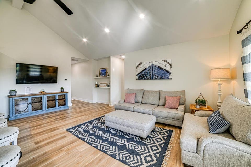 Lake View + Deck: Group Getaway in Grand Rivers! House in Grand Rivers