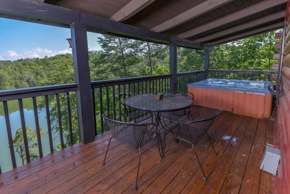 Property building, Patio, Spring, Day, Natural landscape, Fishing, Fishing, Hot Tub, View (from property/room), Balcony/Terrace, Decorative detail, Seating area, Dining area, Lake view, Mountain view