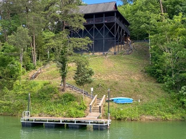 Property building, Spring, Day, Natural landscape, Bird's eye view, Fishing, View (from property/room), Balcony/Terrace, Seating area, Lake view, Mountain view, Swimming pool, Swimming pool