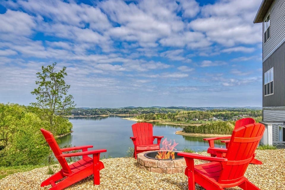 Property building, Day, Natural landscape, View (from property/room), Lake view, Mountain view