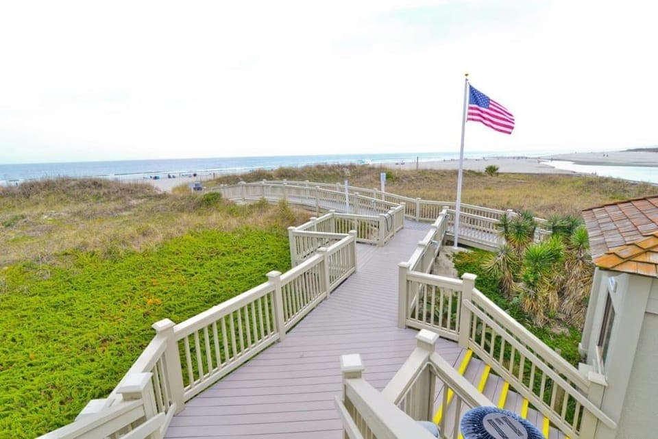 The Loft at Ocean Creek Resort w Oceanfront Pool House in Briarcliffe Acres