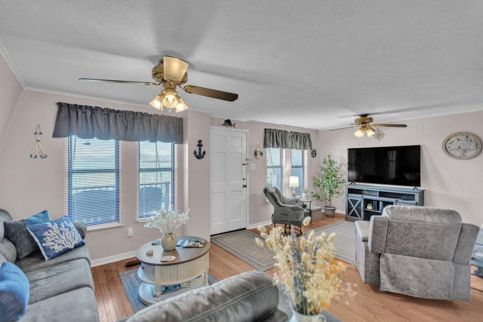 Beautiful Lakeview Chateau with Stunning Views home House in Cherokee Reservoir