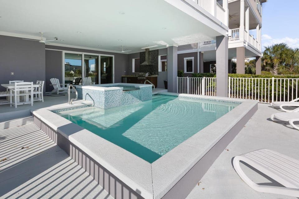 Swimming pool