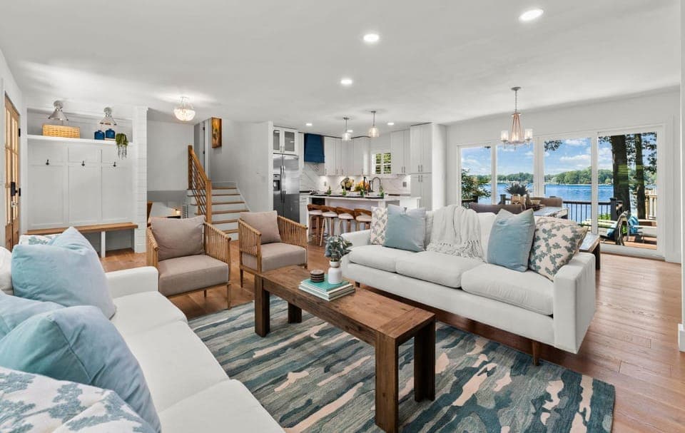 Lakefront Living House in Mooresville