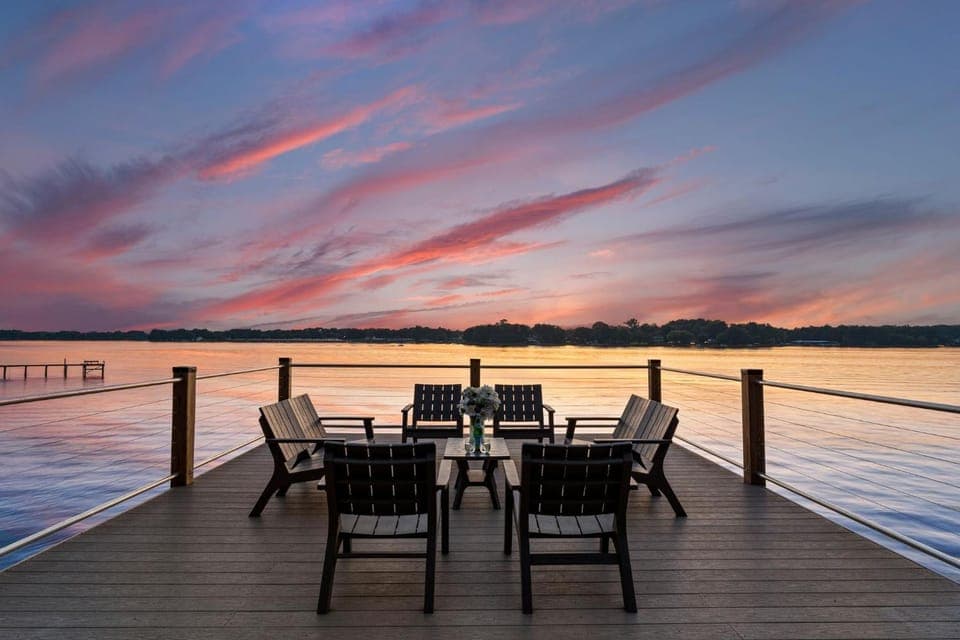 Lakefront Living House in Mooresville