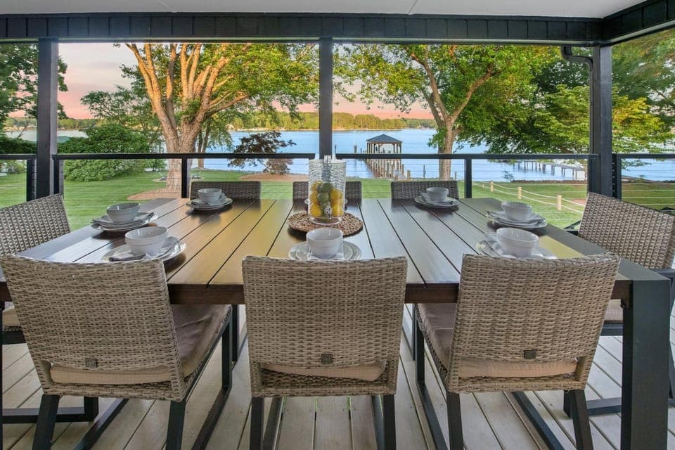 Southern Sunrise Covered Dock & Optional Boat Rental House in Mooresville