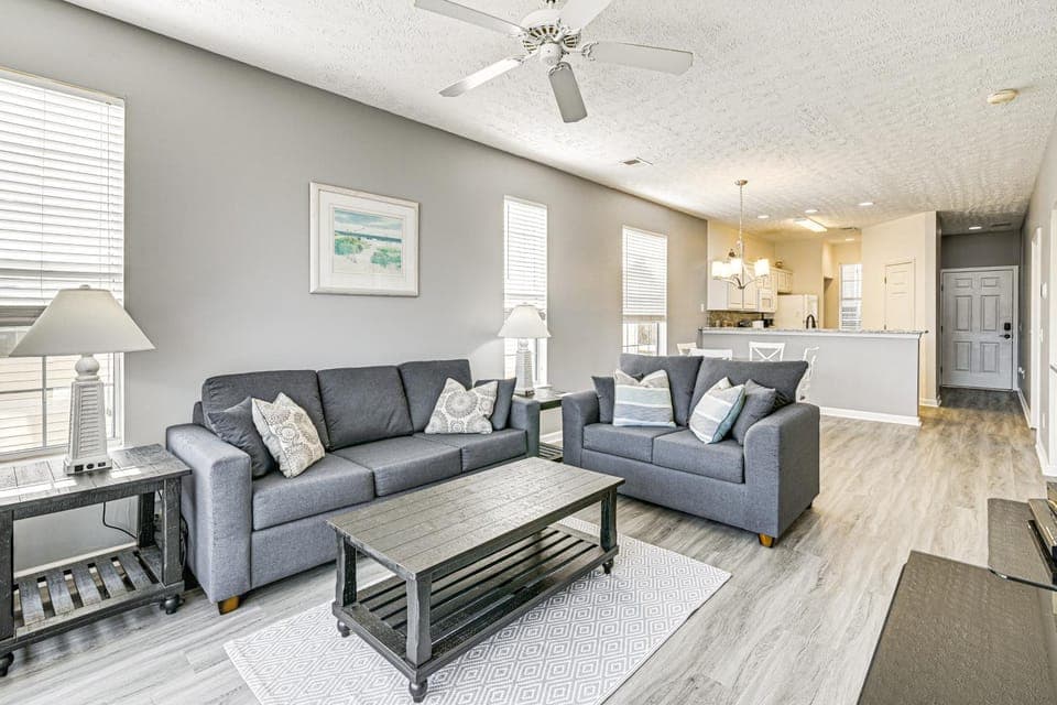 5 Mi to Myrtle Beach Hot Spots: Condo w/ Perks! House in Carolina Forest