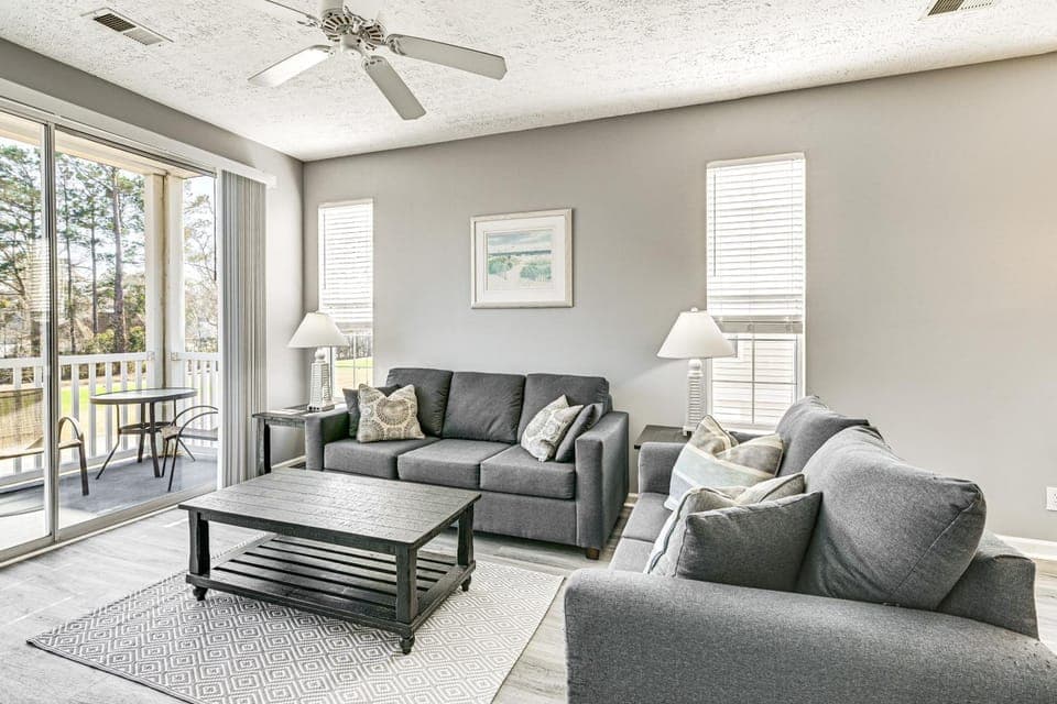 5 Mi to Myrtle Beach Hot Spots: Condo w/ Perks! House in Carolina Forest