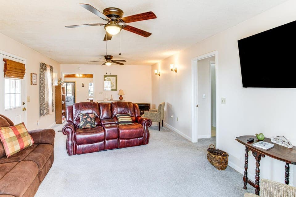 1 Mi to Lake Murray: Pet-Friendly Home w/ Deck House in Leesville