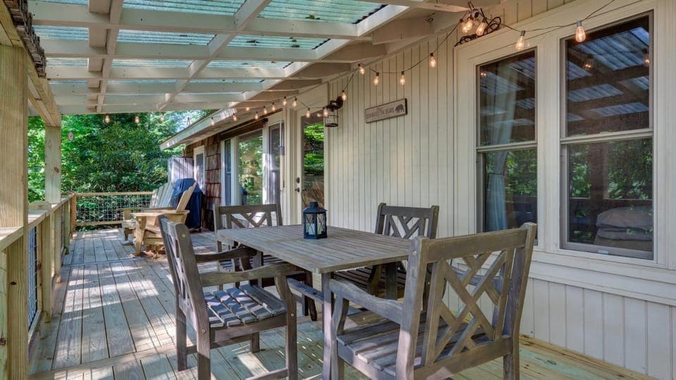 Mountain Laurel Tree House House in Highlands