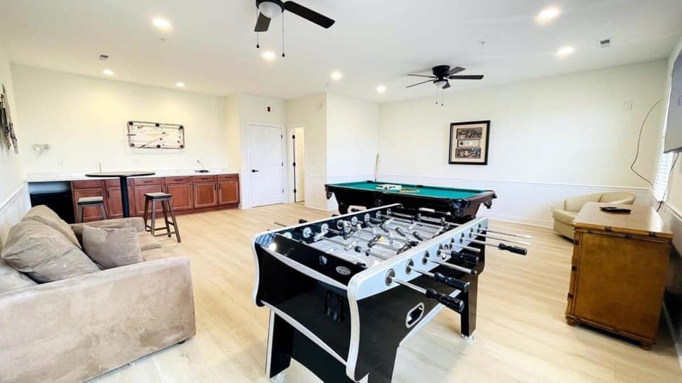 The best location Spacious ocean view 7BR pool Apartment in Atlantic Beach