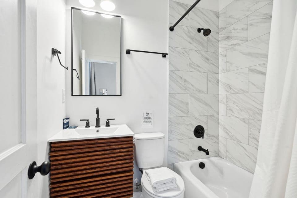 Shower, Toilet, Bathroom, Bath