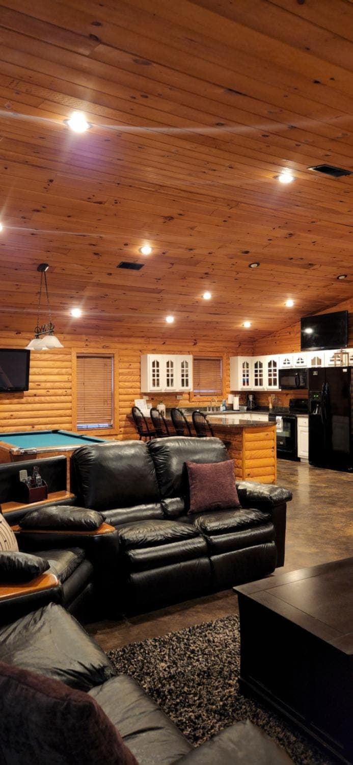The Lodge Cabin Cabin in Pickwick Lake