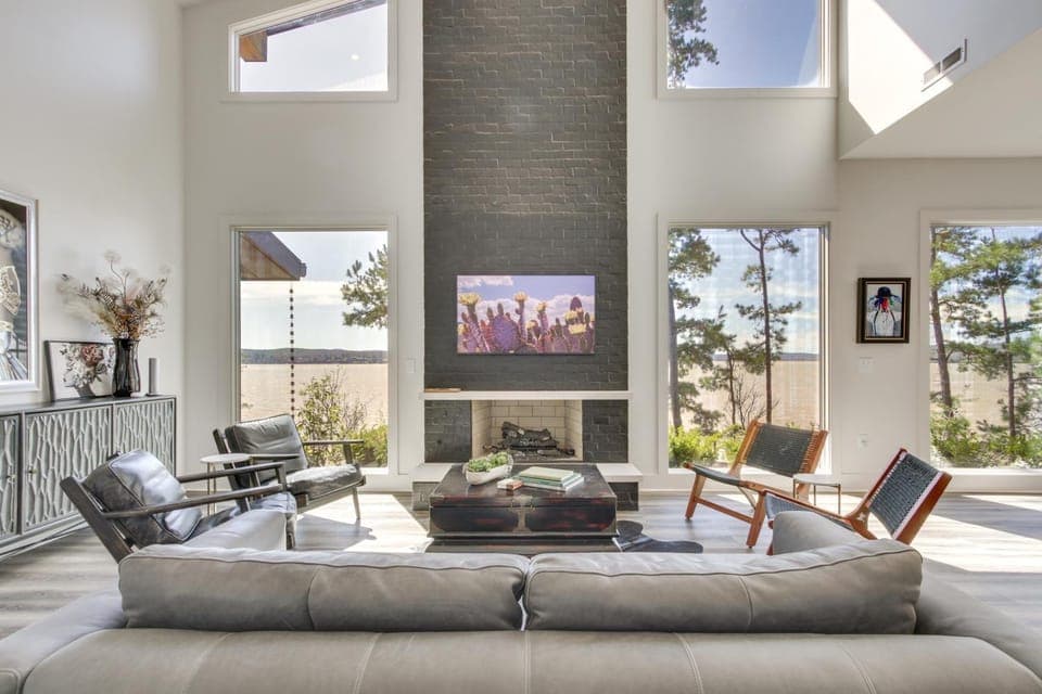 Private Dock & River Views: Modern Gem in Waterloo House in Pickwick Lake