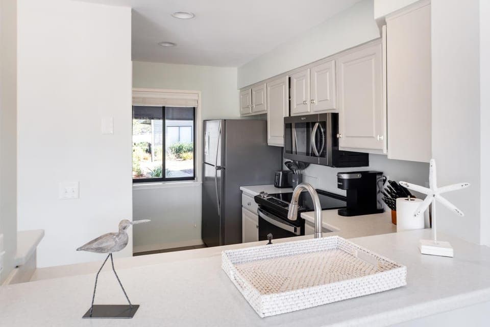 Kitchen or kitchenette, dishwasher, oven, stove