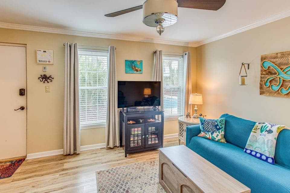 Pool Access, 4 Blocks to Ocean! N Myrtle Beach Gem House in Atlantic Beach
