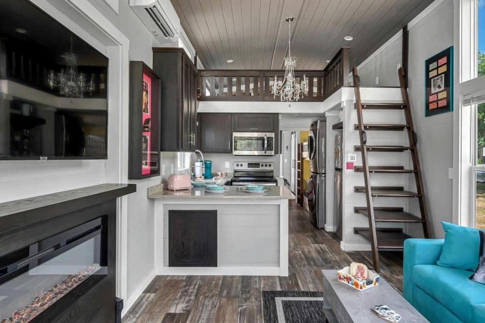 Delightful Cabin with Fire Pit and Hot-tub in Tracy City, Tennessee Cabin in Tennessee