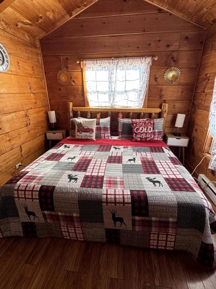 Wonderful Secluded Cabin with Hot-tub in Sevierville, Tennessee Cabin in Pittman Center