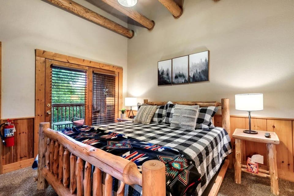 Wonderful Cabin with Spa and Equipped Deck in Tennessee Cabin in Pigeon Forge