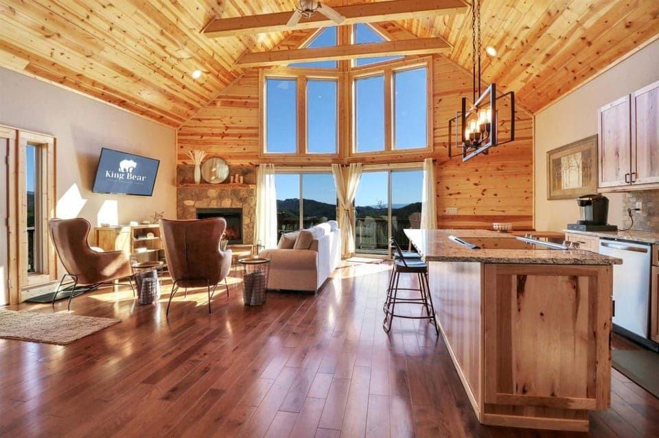 King Bear Cabin - Sensational near Blue Ridge, Turtletown, TN Cabin in Tennessee