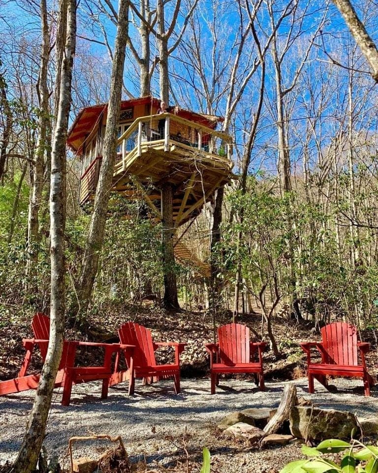 Colorful Treehouse with Beautiful Mountain Views in Copperhill, Tennessee House in Tennessee