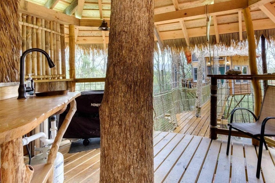 Colorful Treehouse with Beautiful Mountain Views in Copperhill, Tennessee House in Tennessee