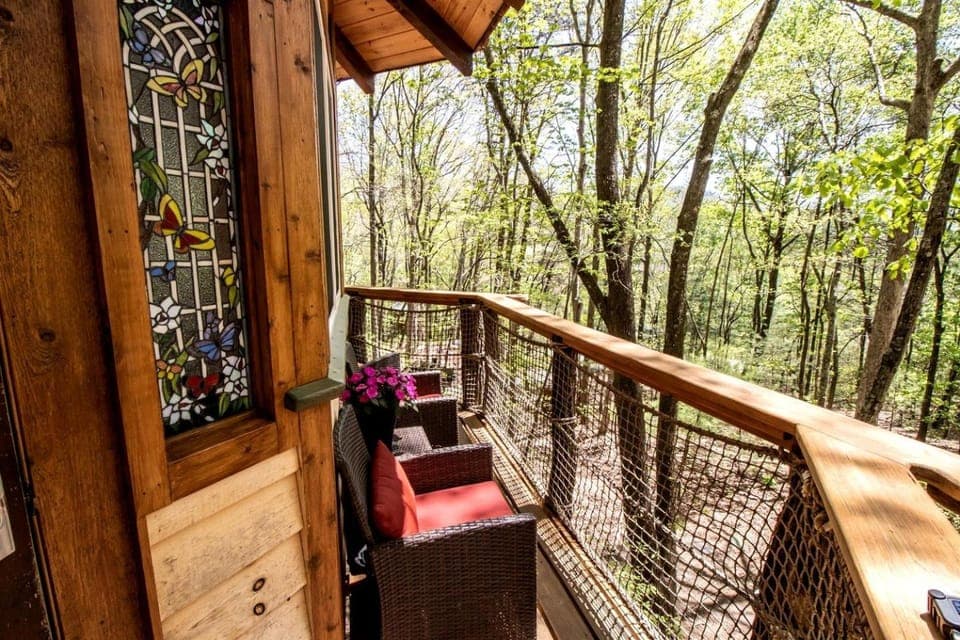 Comfy Wooden Treehouse Perfect for Small Families in Copperhill, Tennessee House in Tennessee