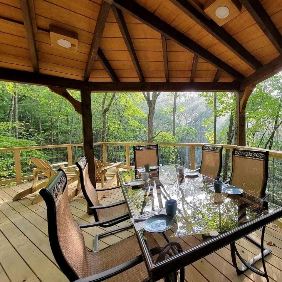 Entire Four Treehouses Resort Perfect for Groups and Outdoor Activities in Copperhill, Tennessee House in Tennessee