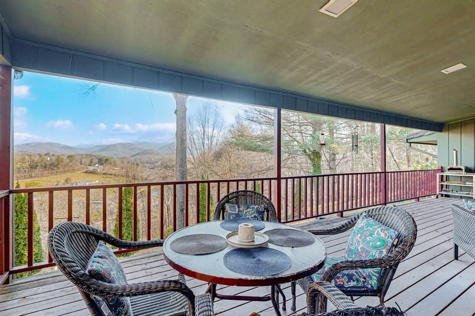 Riverhill Ridge House in Swain County