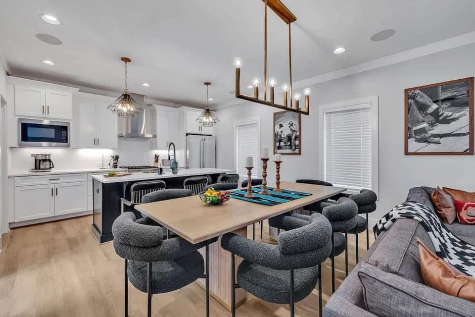 Resonant - 2 Townhomes - 2 Private Rooftop Decks House in Berry Hill