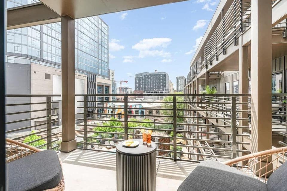 Hyve - Harmony Strum - Walk to Broadway - Pool & Gym House in The Gulch