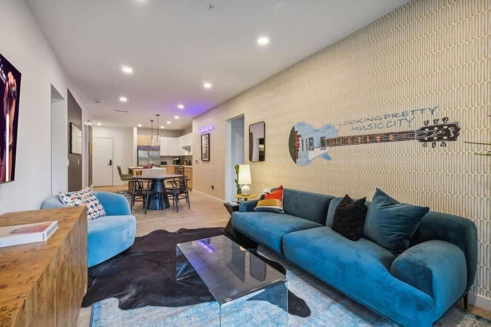 Hyve - Harmony Strum - Walk to Broadway - Pool & Gym House in The Gulch