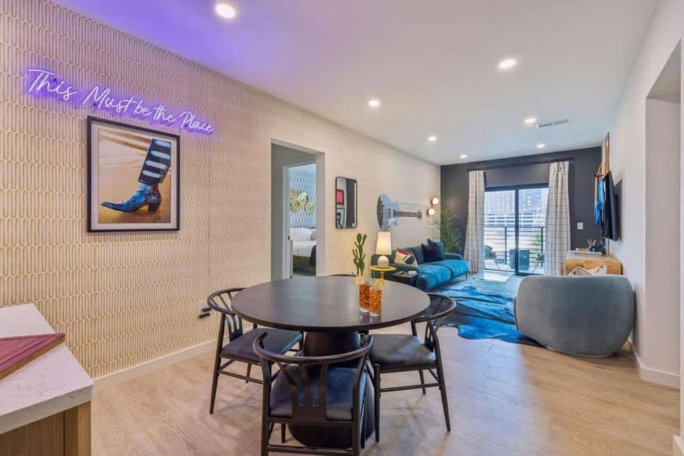 Hyve - Harmony Strum - Walk to Broadway - Pool & Gym House in The Gulch