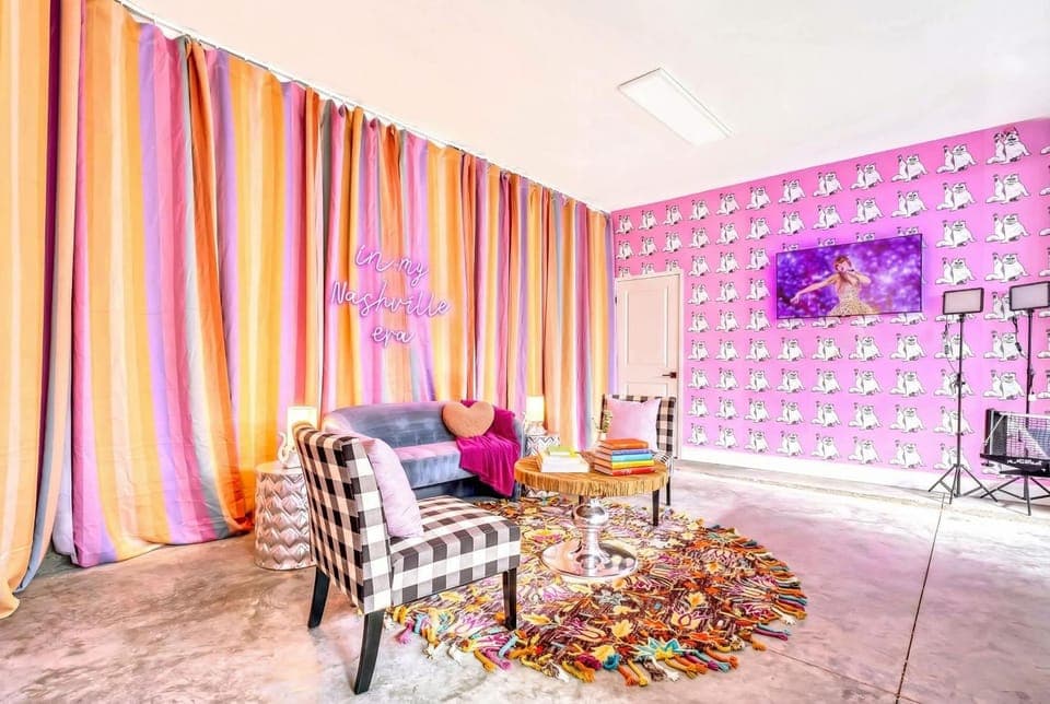 Taylor Swift Inspired Hot Tub Rooftop Deck Views House in East Nashville
