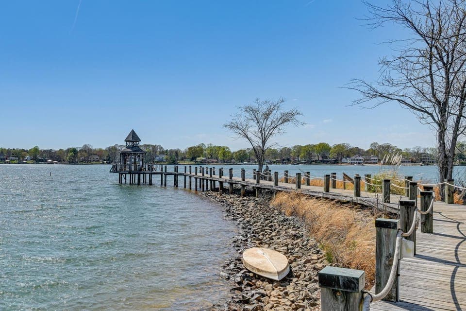 Waterfront Lake Norman Retreat w/ Balcony House in Cornelius