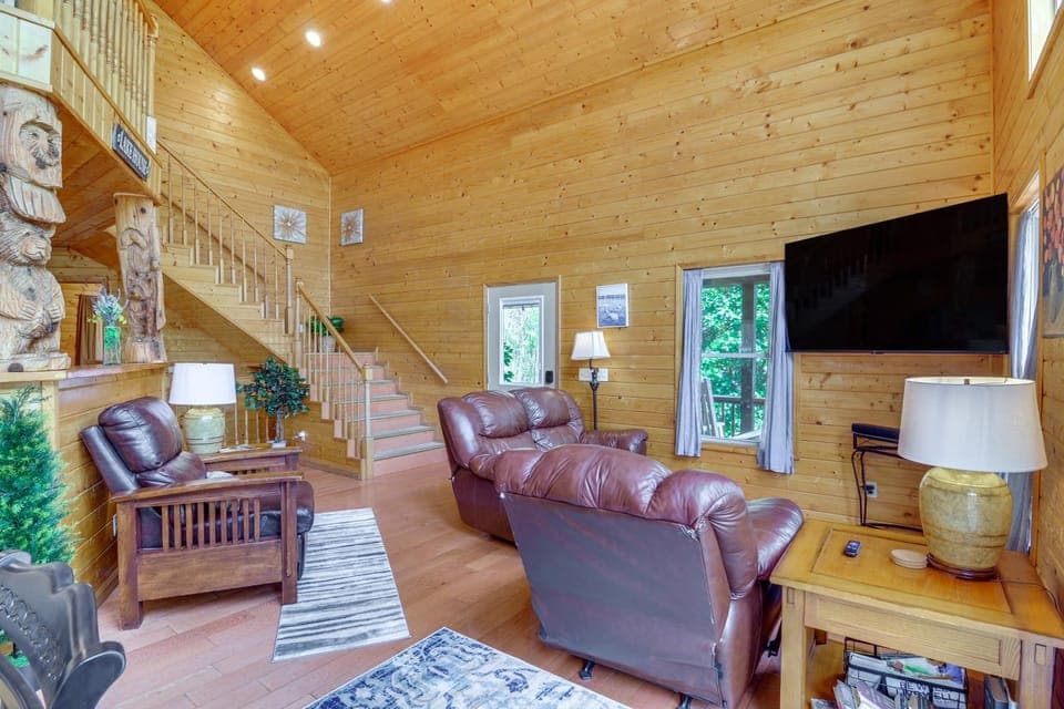 3 Mi to Marina: Cabin w/ Hot Tub in Byrdstown! Cabin in Tennessee
