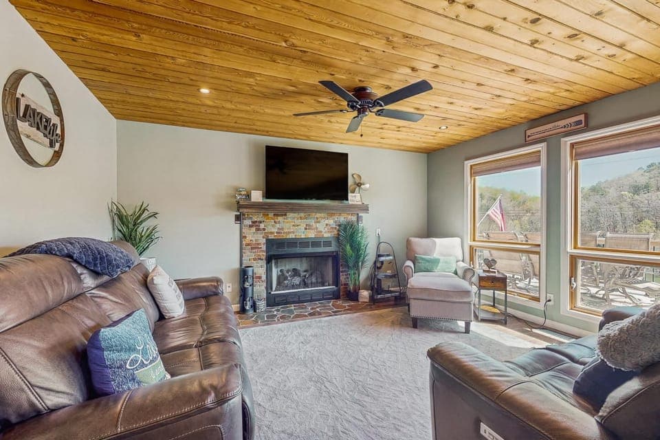 Outdoor Spa + Dock! Scenic Norris Lake Retreat House in Caryville