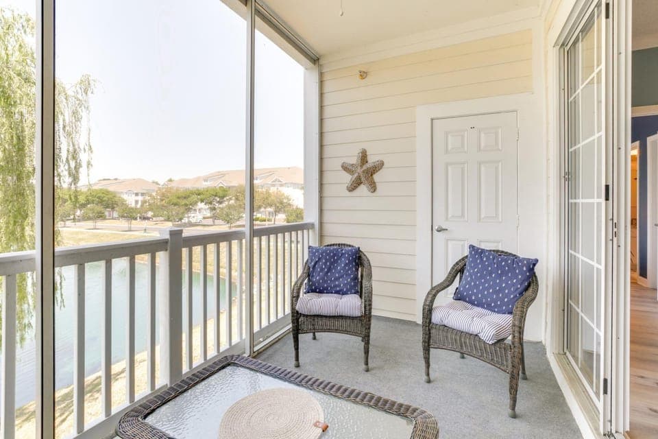 3 Mi to Barefoot Landing: Condo w/ 2 Pools! House in North Myrtle Beach