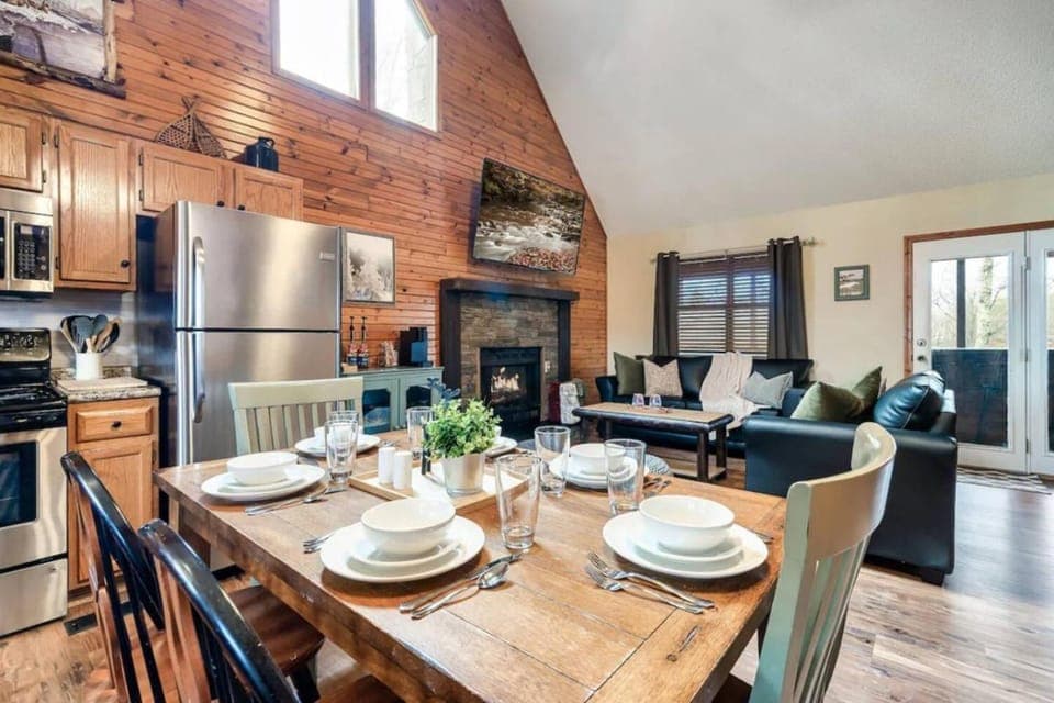 Kitchen or kitchenette, Living room, Seating area, Dining area, oven, stove