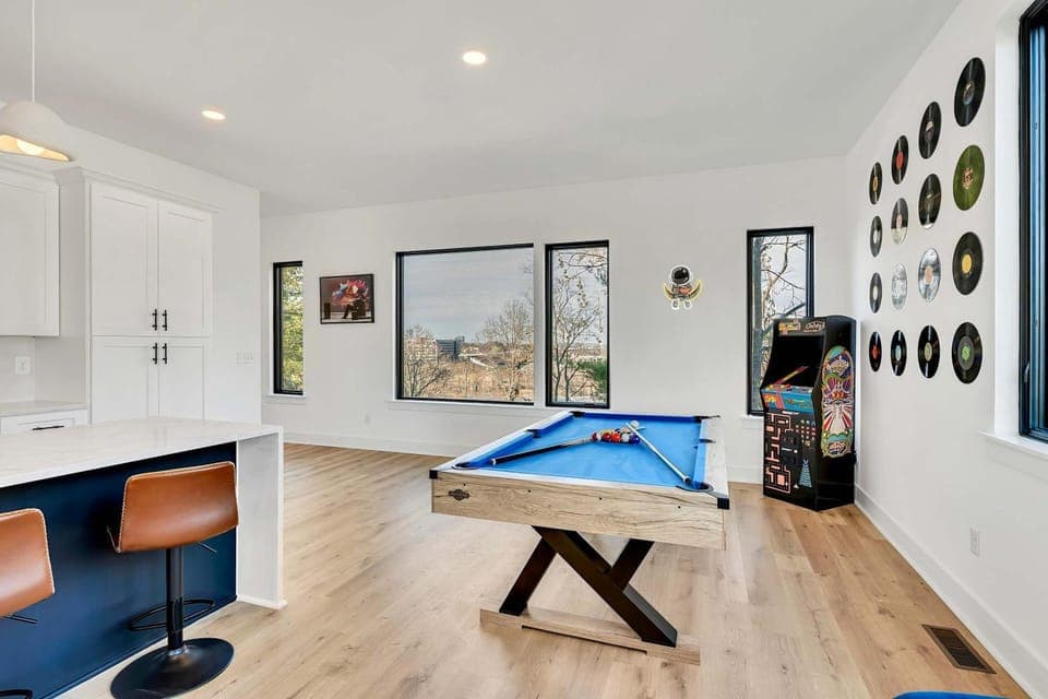 Rooftop Deck Hot Tub Game Room Downtown Nashville House in Berry Hill
