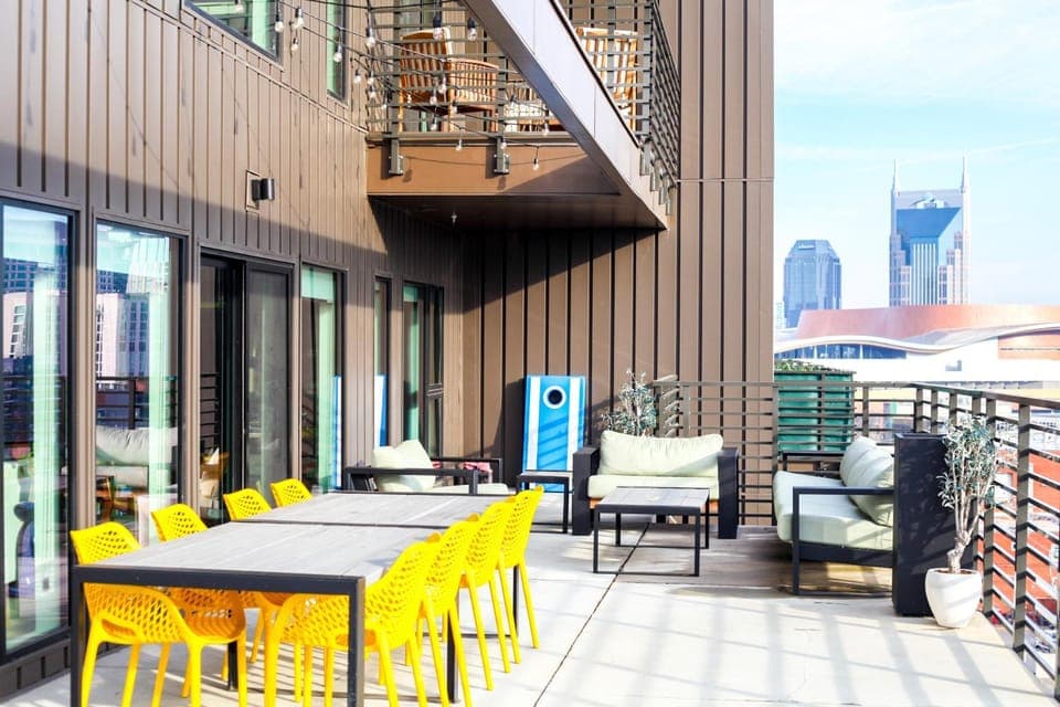 Pie Town Emporium- Walk to Broadway, Enjoy Views, Pool, Gym House in The Gulch