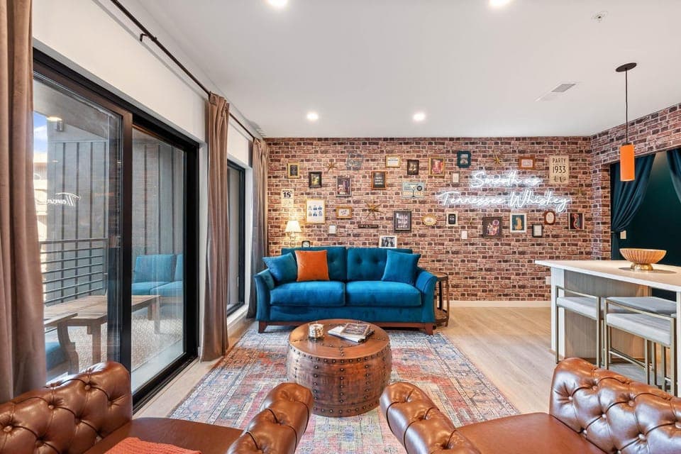 The Speakeasy | Parking/Pool/Gym | Walk Downtown House in The Gulch