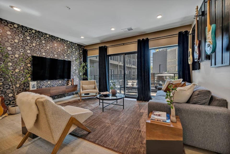 The Gibson- Pool/Gym/Parking, Walk to Broadway House in The Gulch