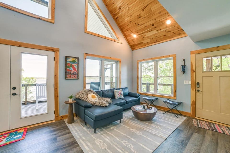 Game Room & Screened Porch: Kentucky Lake Retreat! House in Lake Barkley