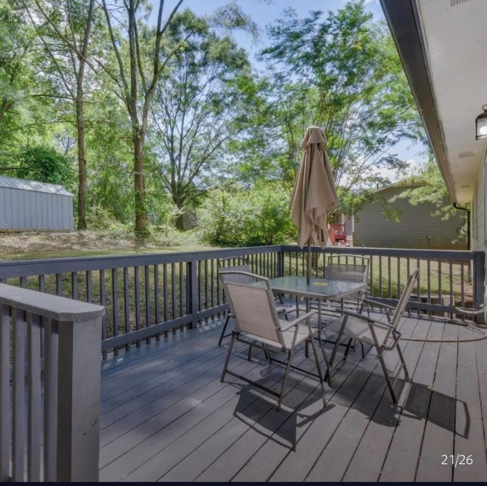 Athens home with Deck Near Sanford Stadium House in Athens