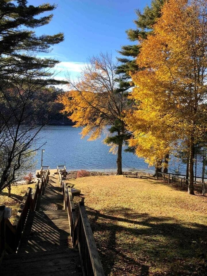 Mountain Lake House in North Carolina House in Lake Glenville