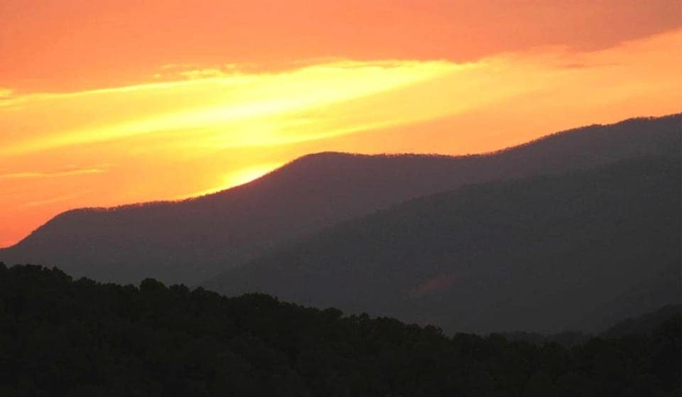 Beautiful Luxury Cabin Rental with Amazing Views next to the Tuckasegee River, NC Cabin in Bryson City