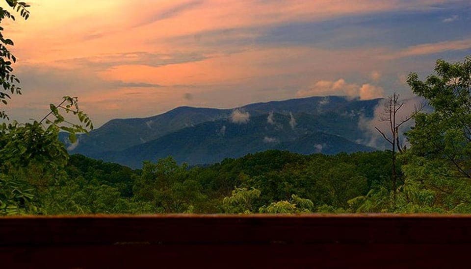 Beautiful Luxury Cabin Rental with Amazing Views next to the Tuckasegee River, NC Cabin in Bryson City